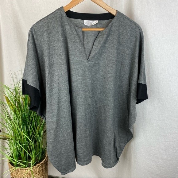 Natori Women's Gray & Black Short Sleeve Drape Oversize Tunic V Neck Top L - Picture 2 of 6